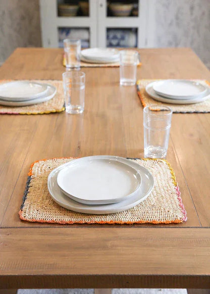 Set de table Aura en raphia, bord coloré