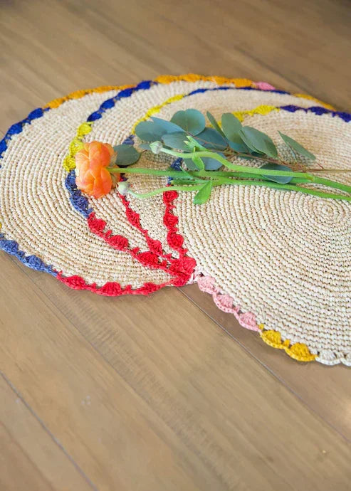 Set de table Aura en raphia, bord coloré