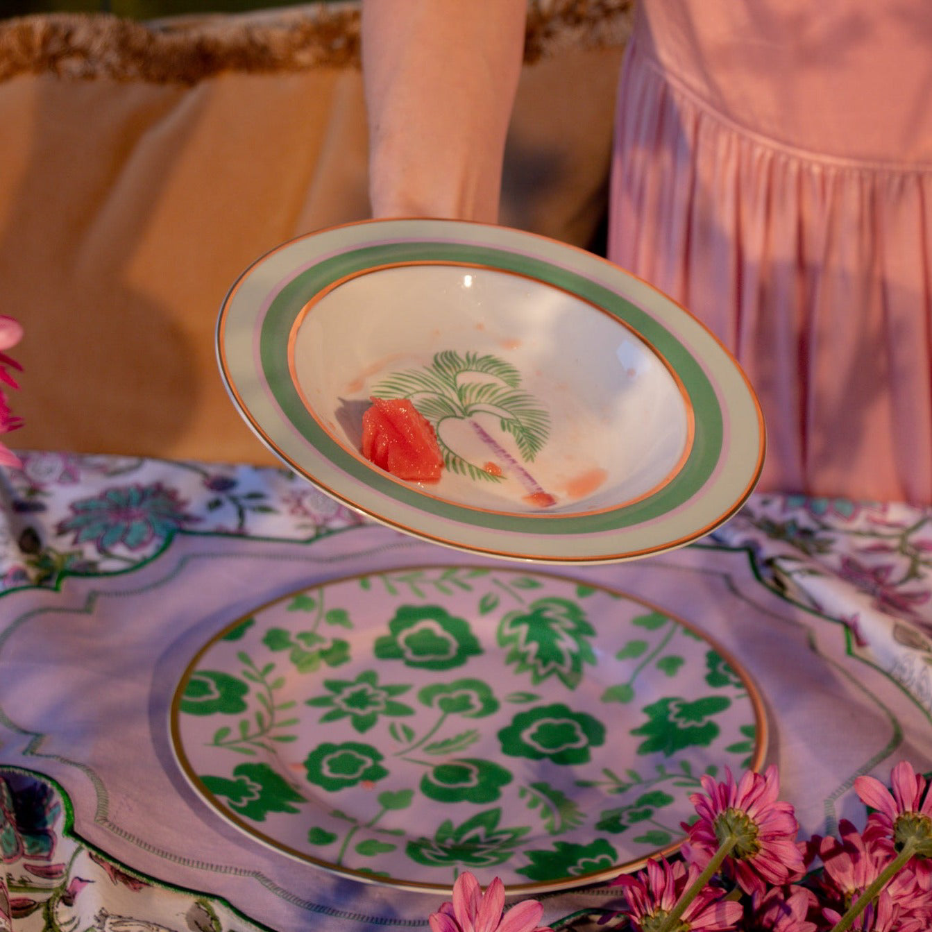 Bol à soupe en porcelaine Bernadette Palm blanc avec motifs verts et lilas (lot de 4)