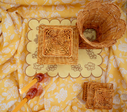 Nappe en lin Marigold Flora Parlour en blanc et moutarde
